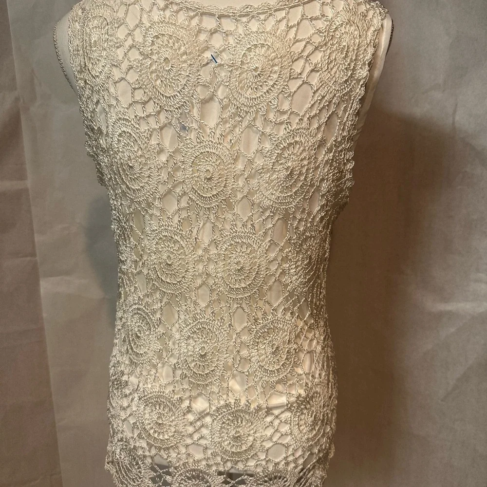 Elegant Lace Sleeveless Top